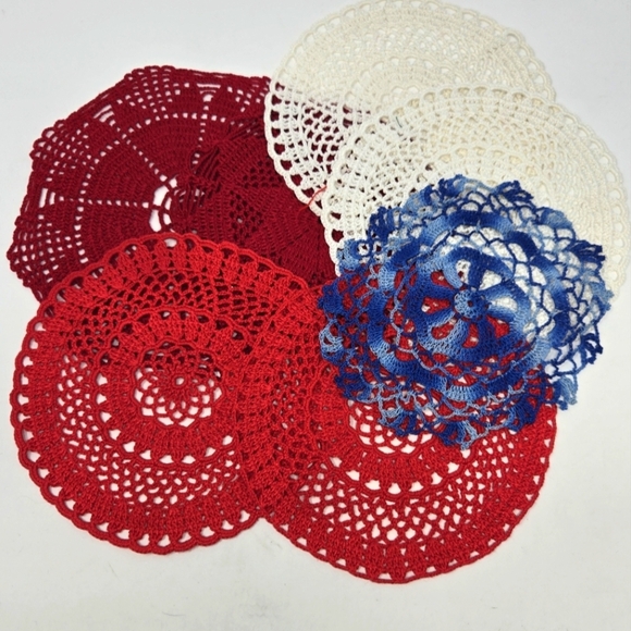 VINTAGE HANDMADE ROUND LACE DOILIES RED WHITE & BLUE KITCHEN LINENS DECOR LOT 7 - Picture 1 of 9